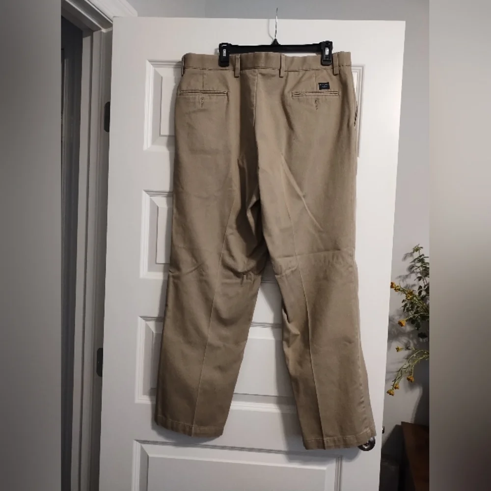 🟢3/$11 Men's Dockers Khaki Dress Pants - Picture 2 of 6